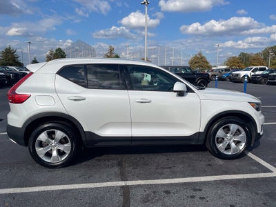 2021 Volvo XC40 Momentum