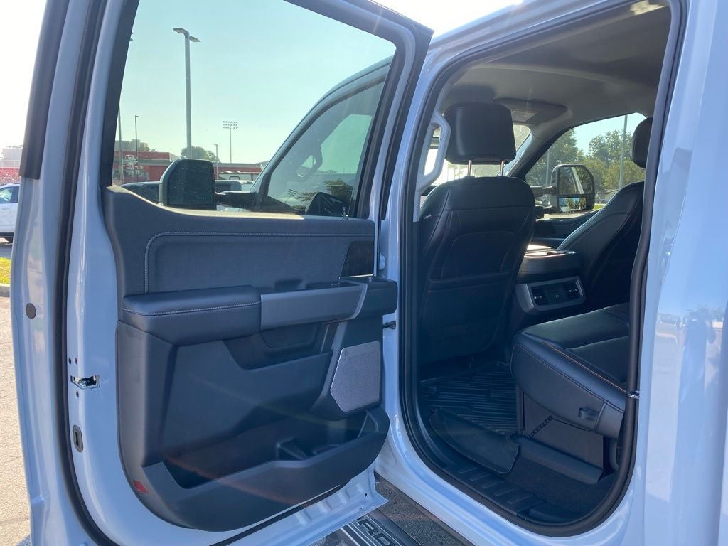 2025 Ford F-250SD Lariat Blackout Package-FX4