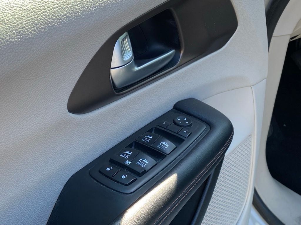 2017 Chrysler Pacifica Touring L Plus