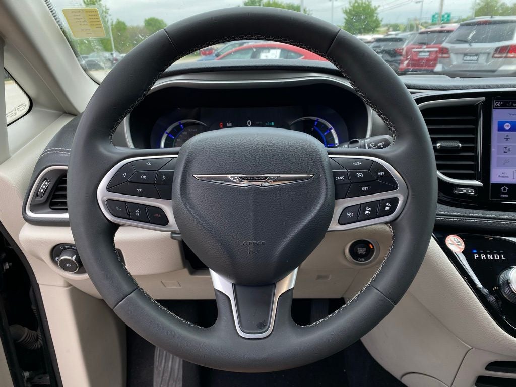 2023 Chrysler Pacifica Hybrid Touring L