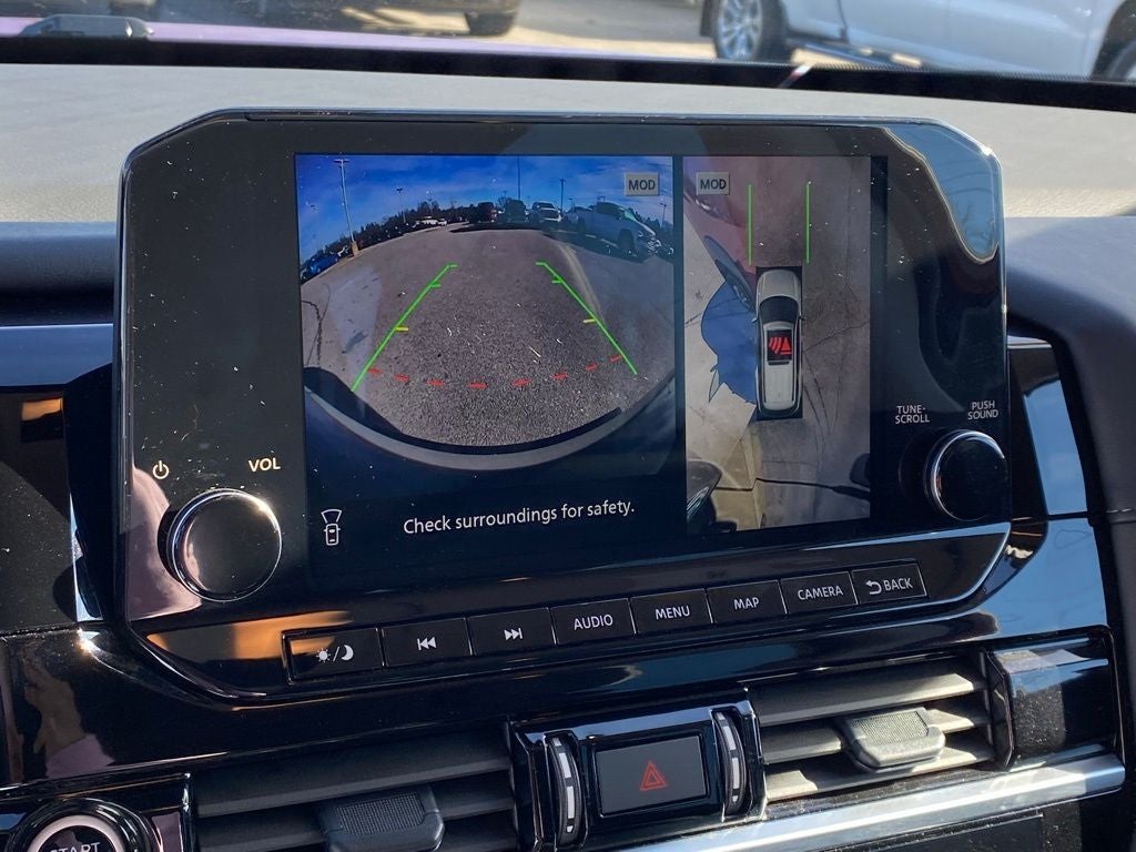 2024 Nissan Pathfinder SL