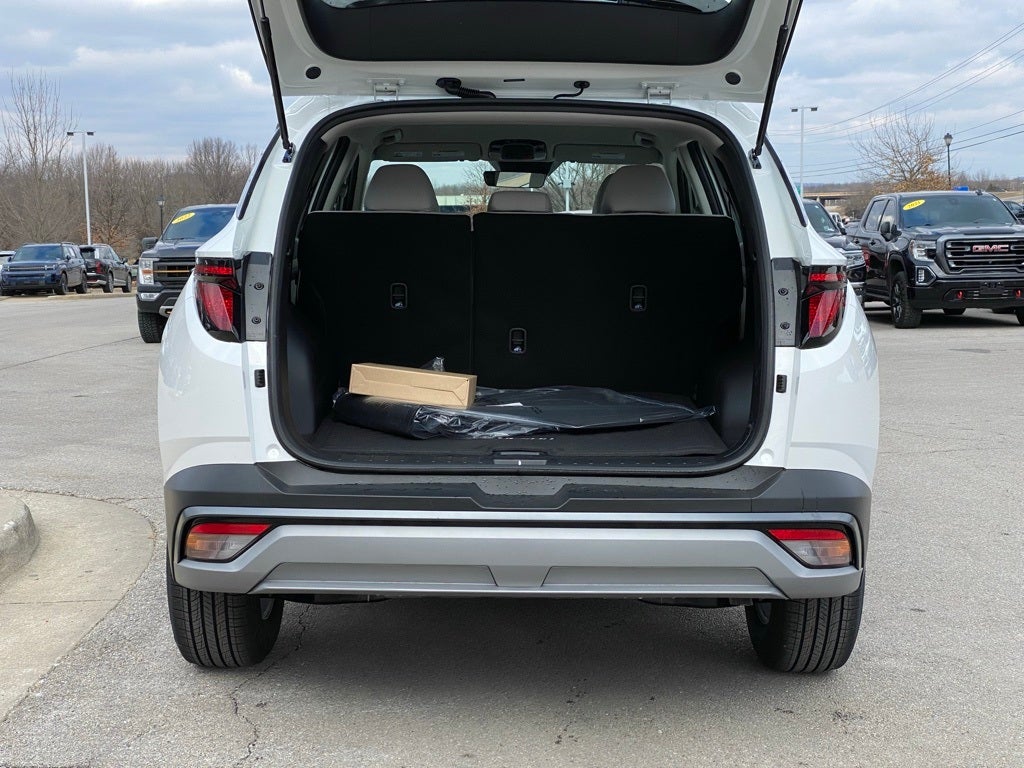 2026 Hyundai TUCSON SE FWD