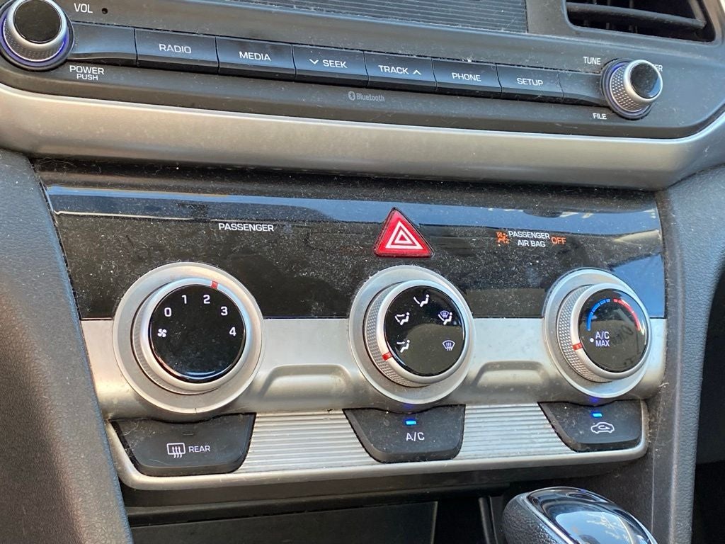 2019 Hyundai ELANTRA SE