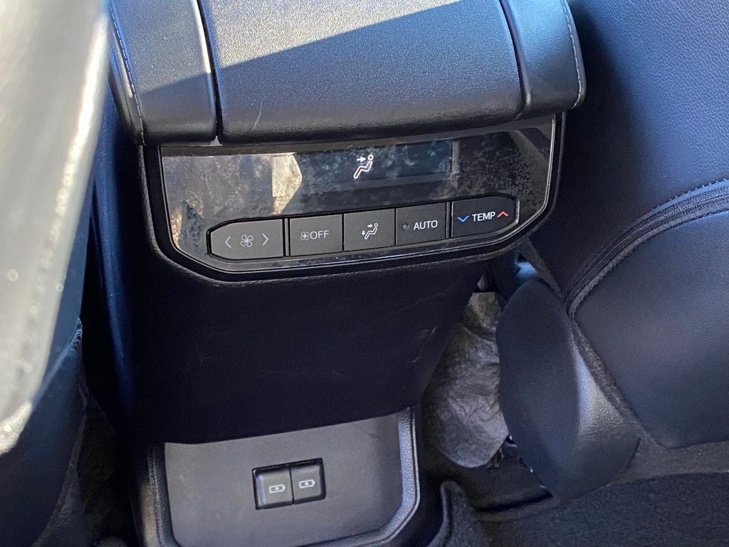 2024 Toyota Highlander LE ALL WHEEL DRIVE