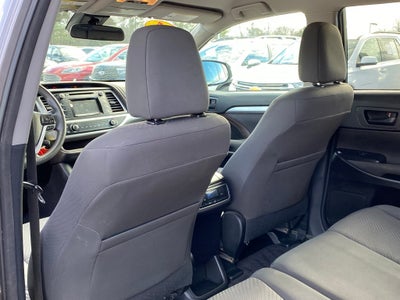 2017 Toyota Highlander LE LOW MILES 3RD ROW