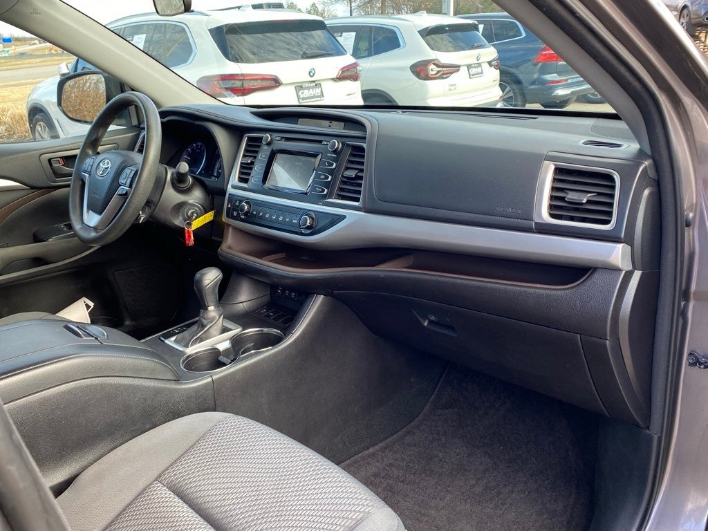 2017 Toyota Highlander LE LOW MILES 3RD ROW