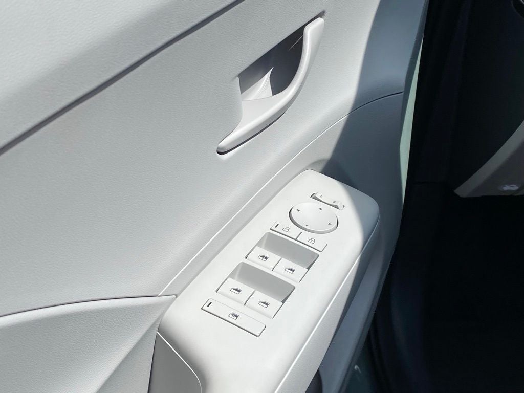 2027 Hyundai KONA SE FWD