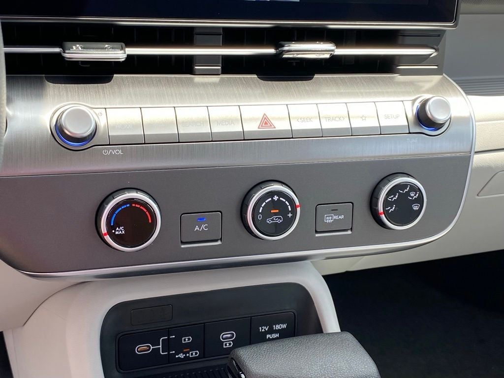 2027 Hyundai KONA SE FWD