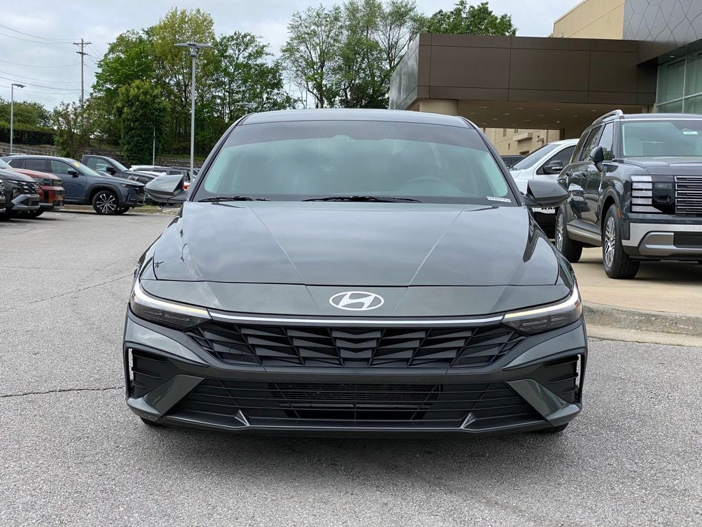 2024 Hyundai ELANTRA SE
