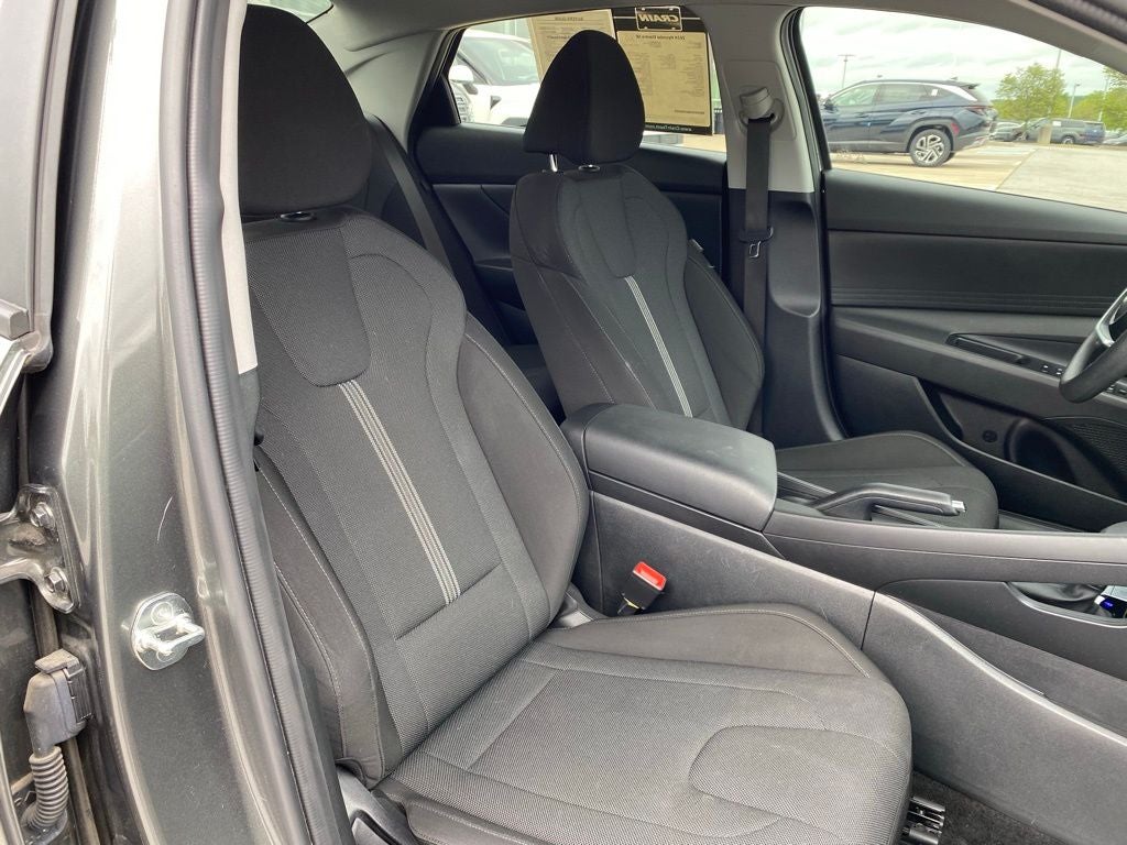 2024 Hyundai ELANTRA SE