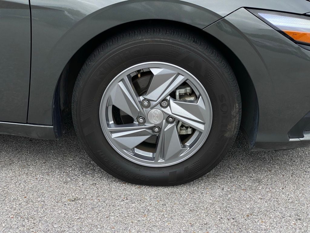 2024 Hyundai ELANTRA SE