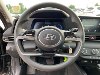 2025 Hyundai ELANTRA SE