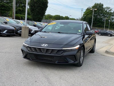 2025 Hyundai ELANTRA SE