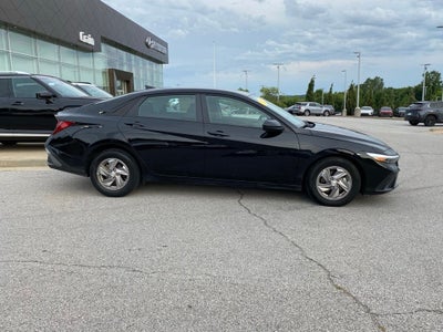 2025 Hyundai ELANTRA SE