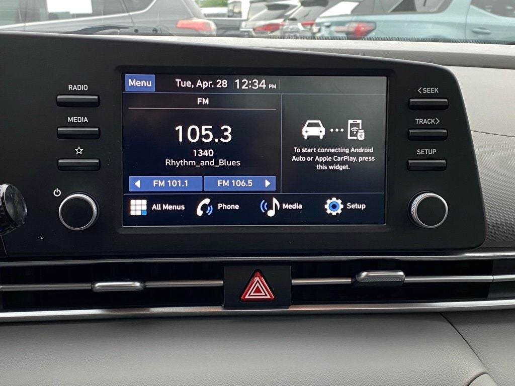 2024 Hyundai ELANTRA SE