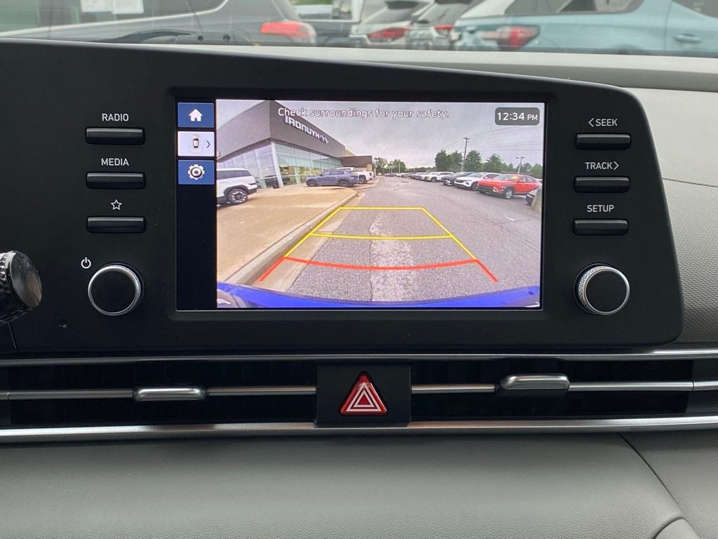2024 Hyundai ELANTRA SE