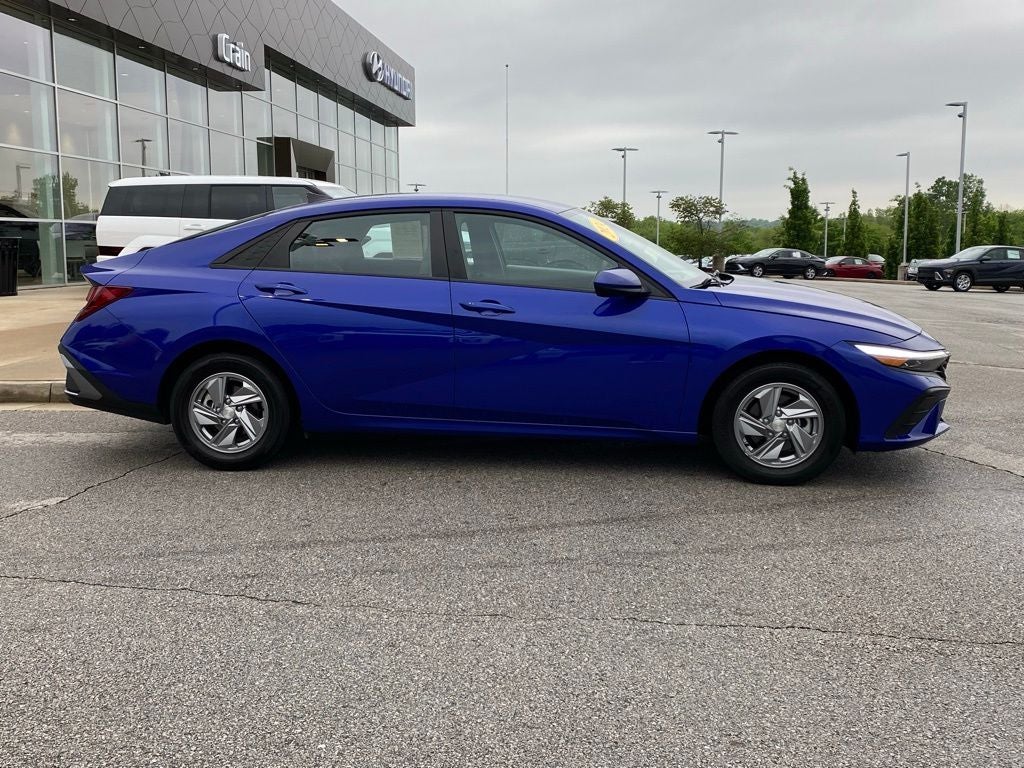 2024 Hyundai ELANTRA SE