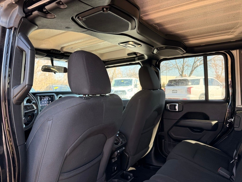 2019 Jeep Wrangler Unlimited Sahara APPLE CAR PLAY / CLEAN CARFAX/ 1 OWNER