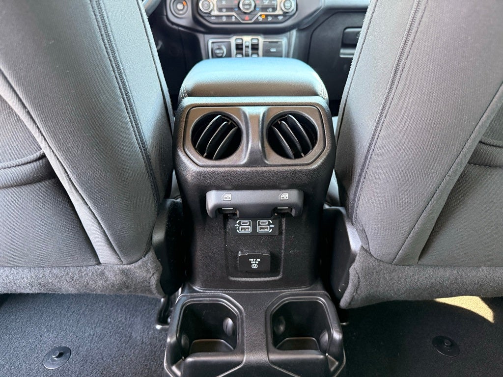 2019 Jeep Wrangler Unlimited Sahara APPLE CAR PLAY / CLEAN CARFAX/ 1 OWNER