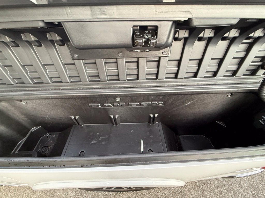 2026 RAM 1500 Limited - 4WD / PANORAMIC SUNROOF / CLEAN CARFAX