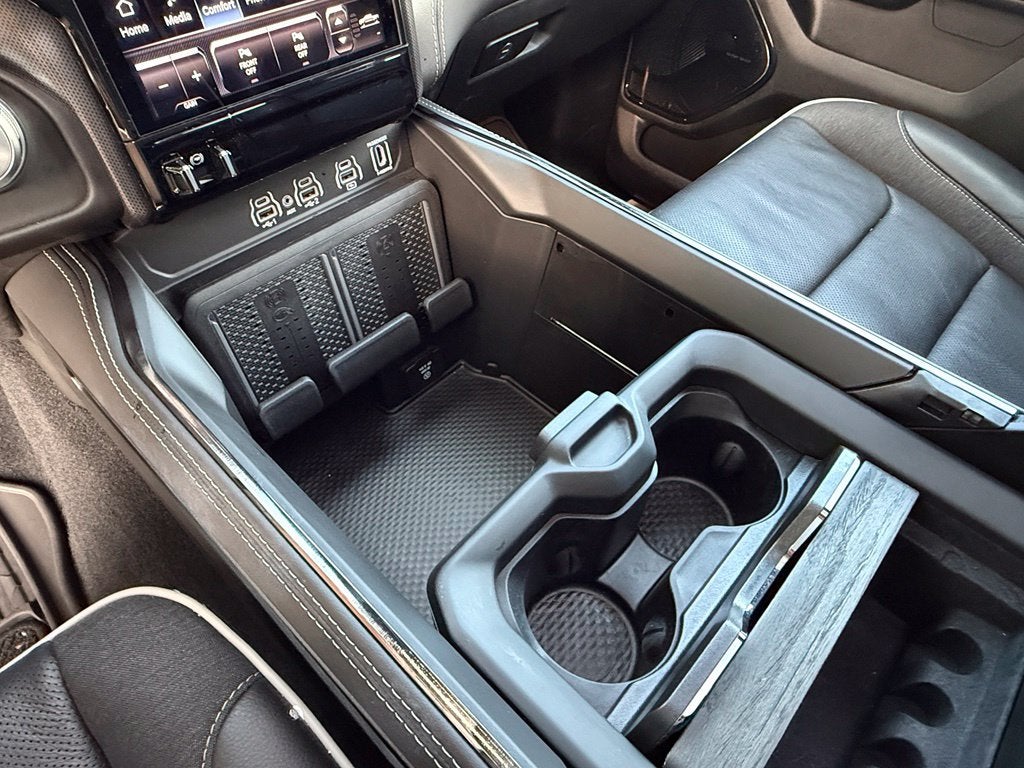 2026 RAM 1500 Limited - 4WD / PANORAMIC SUNROOF / CLEAN CARFAX