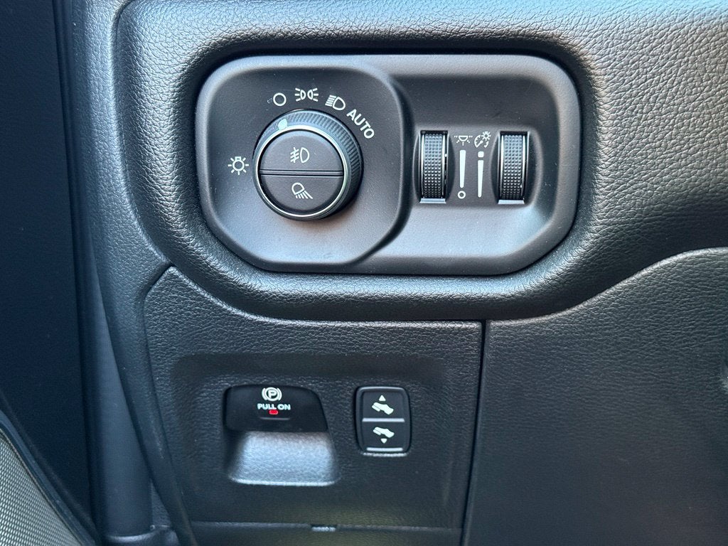 2025 RAM 1500 Laramie - 4WD / LEVEL 2 / NIGHT EDITION