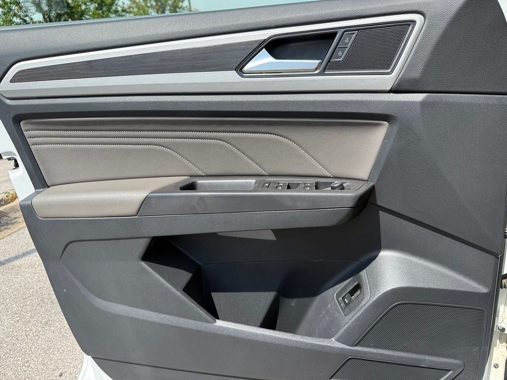 2022 Volkswagen Atlas SE w/Tech - Photo 19
