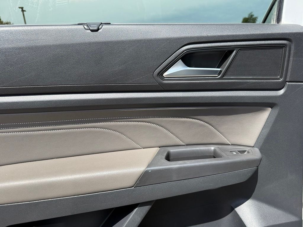 2022 Volkswagen Atlas SE w/Tech - Photo 32