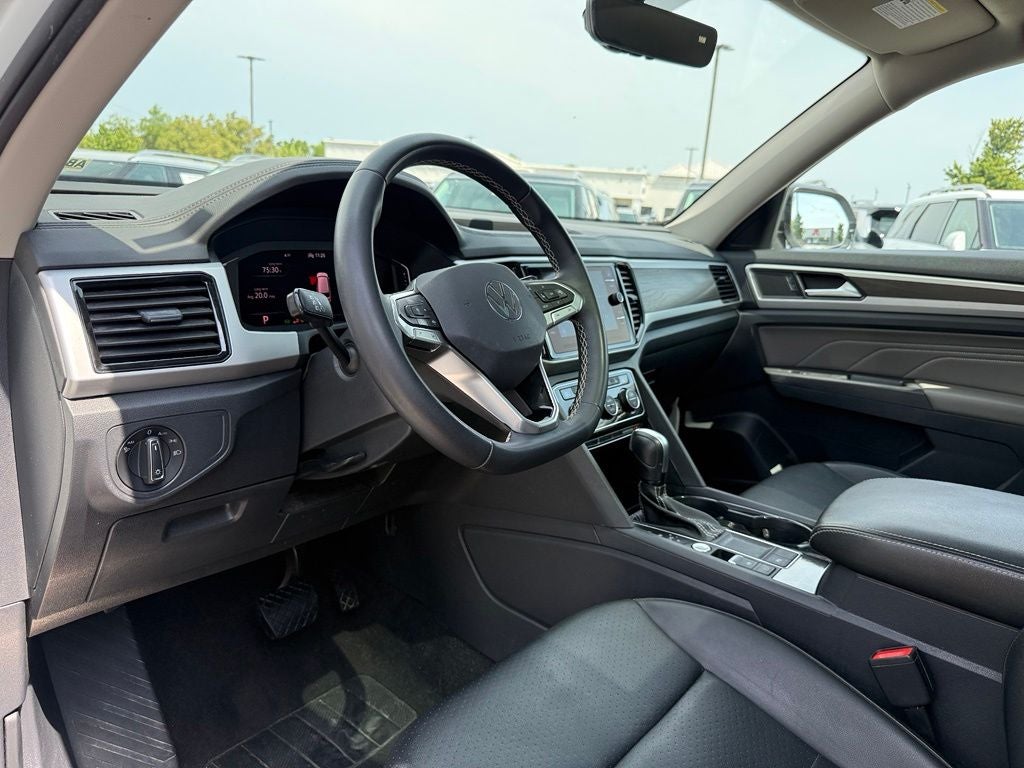 2022 Volkswagen Atlas SE w/Tech - Photo 7