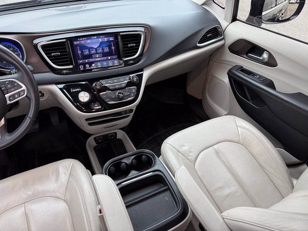 2018 Chrysler Pacifica Touring L - CLEAN CARFAX