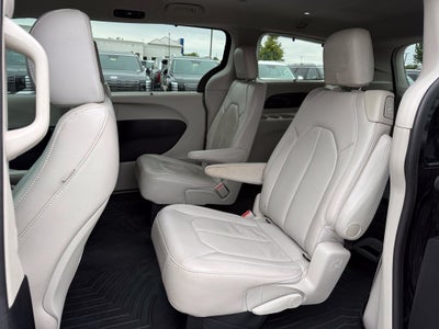 2018 Chrysler Pacifica Touring L - CLEAN CARFAX