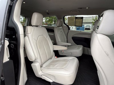 2018 Chrysler Pacifica Touring L - CLEAN CARFAX
