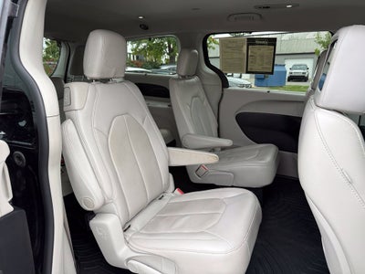 2018 Chrysler Pacifica Touring L - CLEAN CARFAX