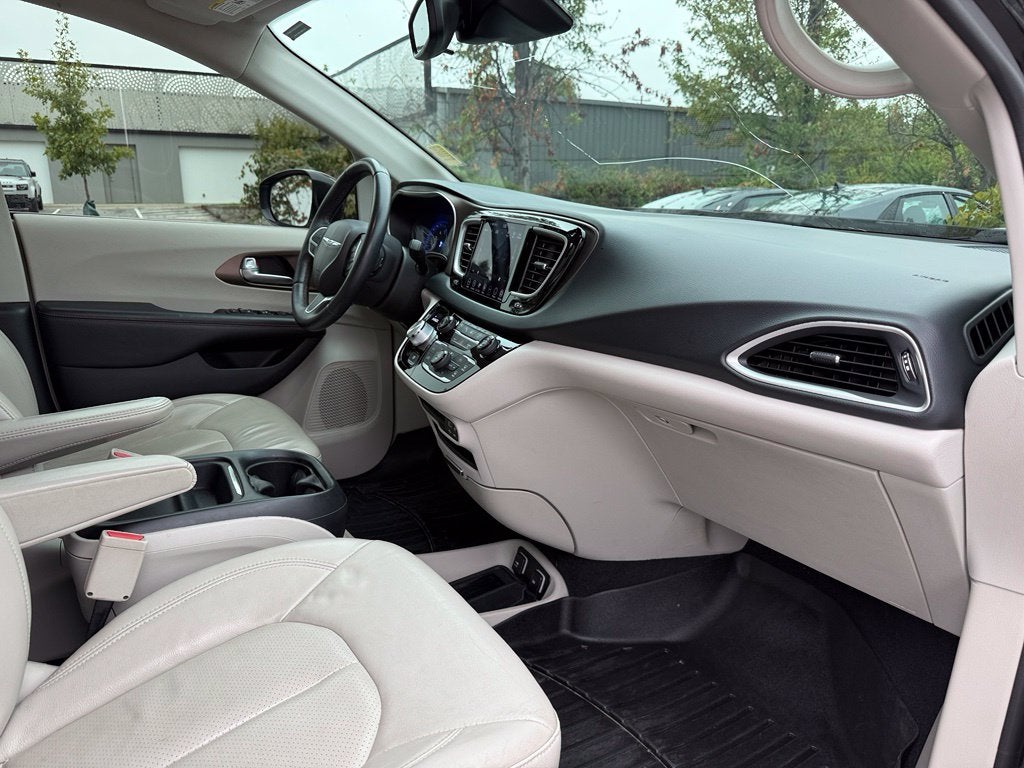 2018 Chrysler Pacifica Touring L - CLEAN CARFAX