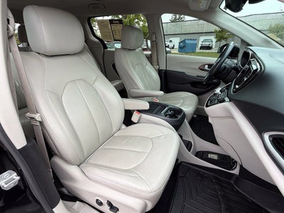 2018 Chrysler Pacifica Touring L - CLEAN CARFAX