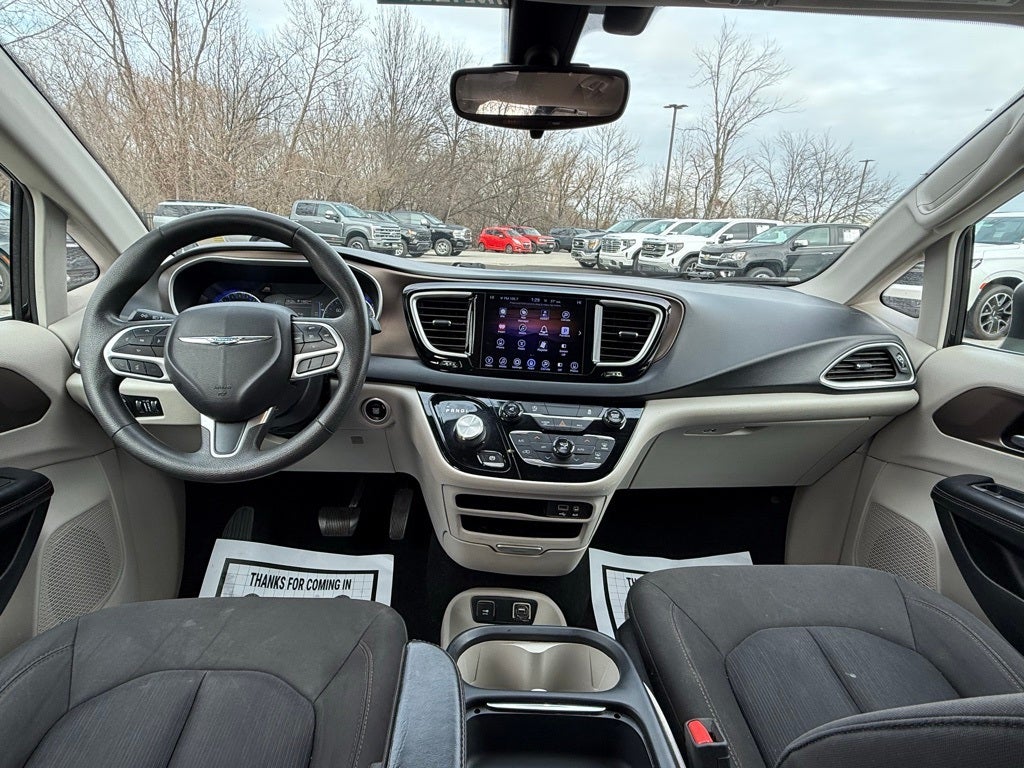 2017 Chrysler Pacifica Touring L LOW PRICED VAN!