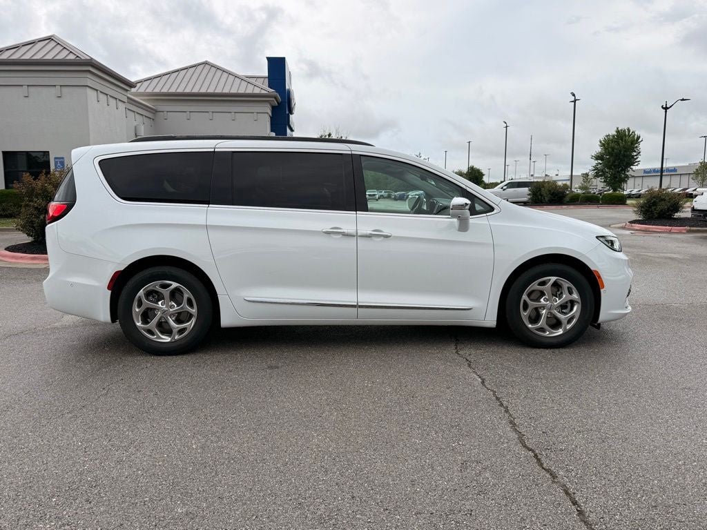 2022 Chrysler Pacifica Limited - Photo 8