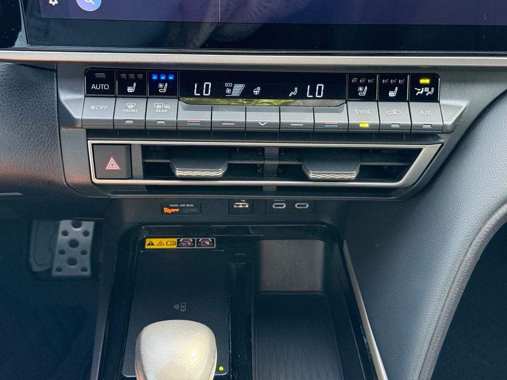 2025 Toyota Camry XSE - Photo 17