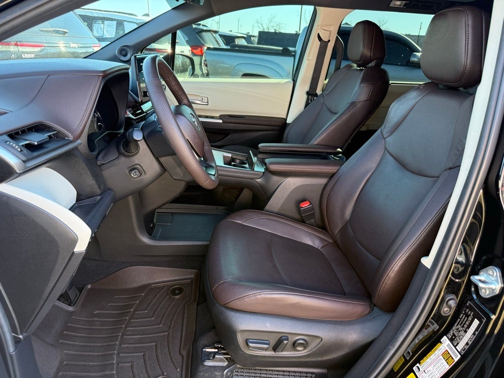 2024 Toyota Sienna Platinum 7 Passenger