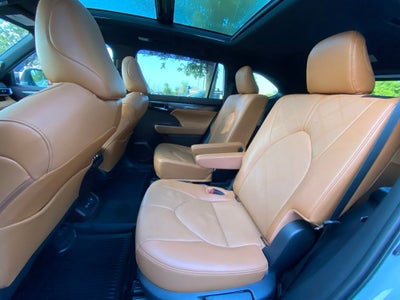 2022 Toyota Highlander Platinum