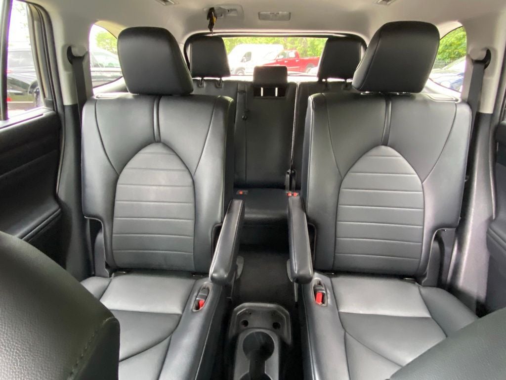 2021 Toyota Highlander XLE CLEAN CARFAX