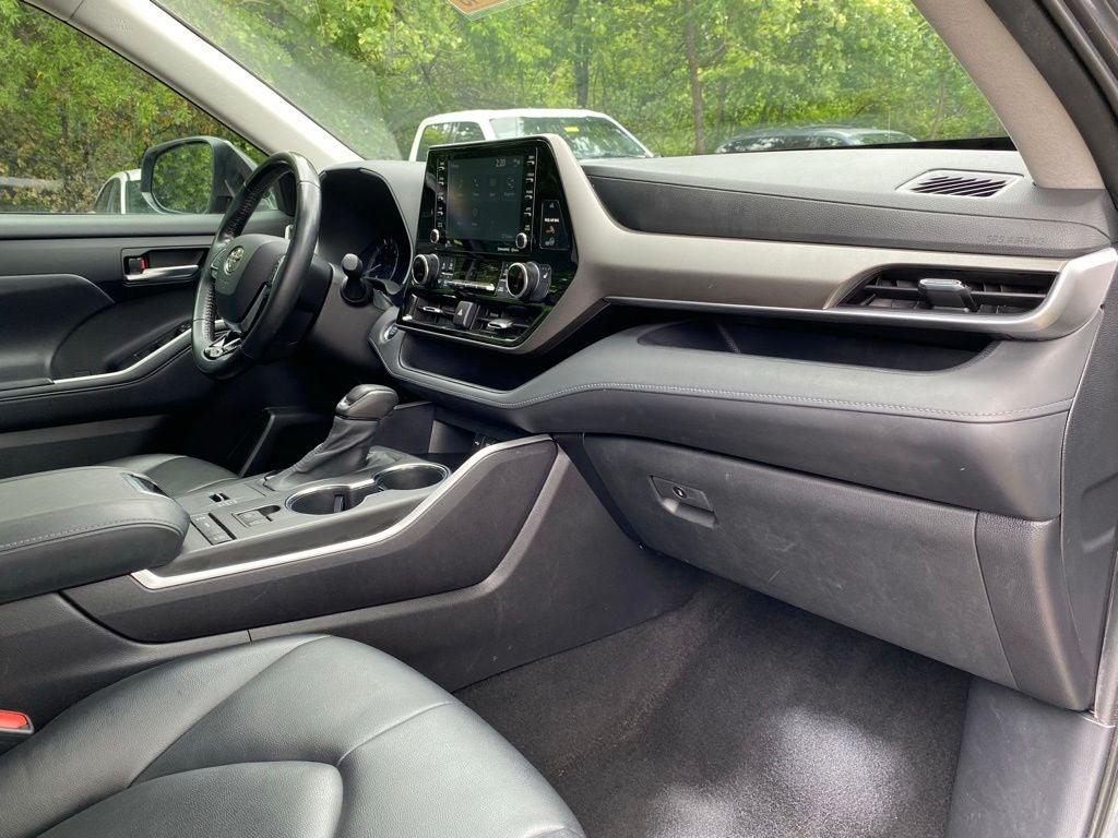 2021 Toyota Highlander XLE CLEAN CARFAX