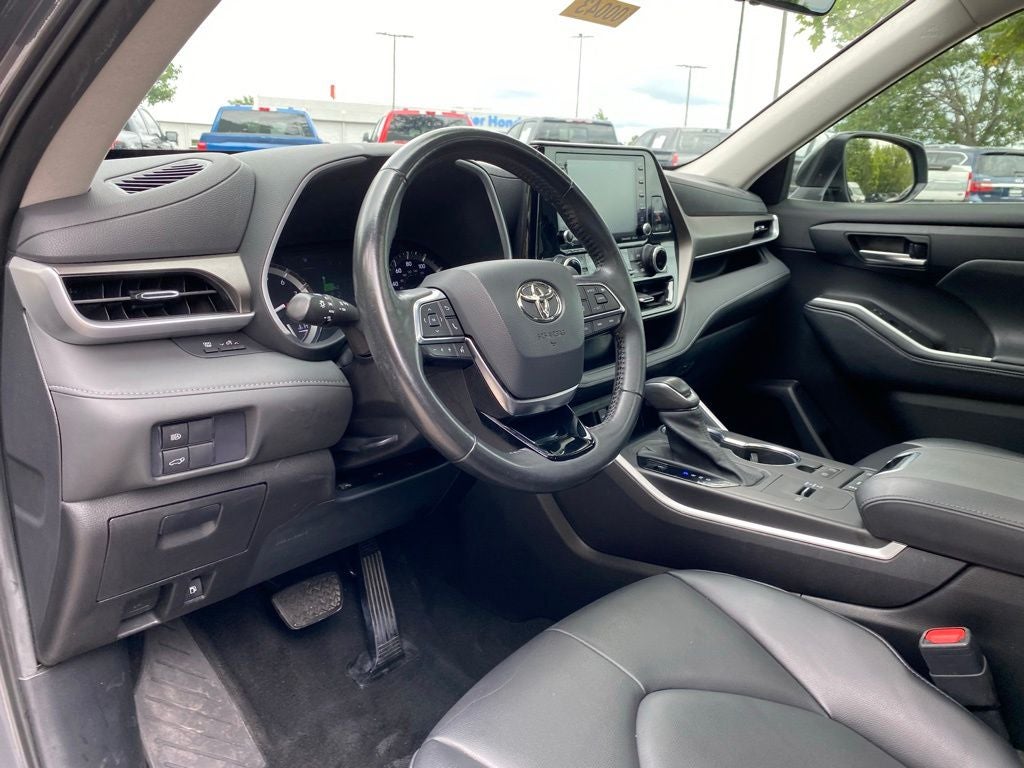 2021 Toyota Highlander XLE CLEAN CARFAX