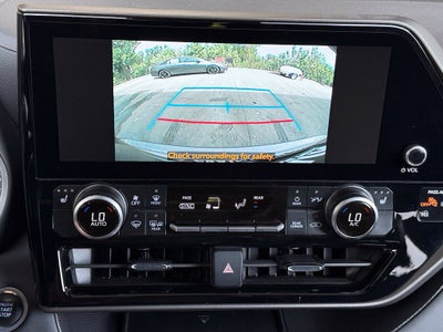 2025 Toyota Highlander XLE - AWD / SUNROOF / CLEAN CARFAX