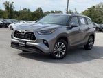 2025 Toyota Highlander XLE - AWD / SUNROOF / CLEAN CARFAX