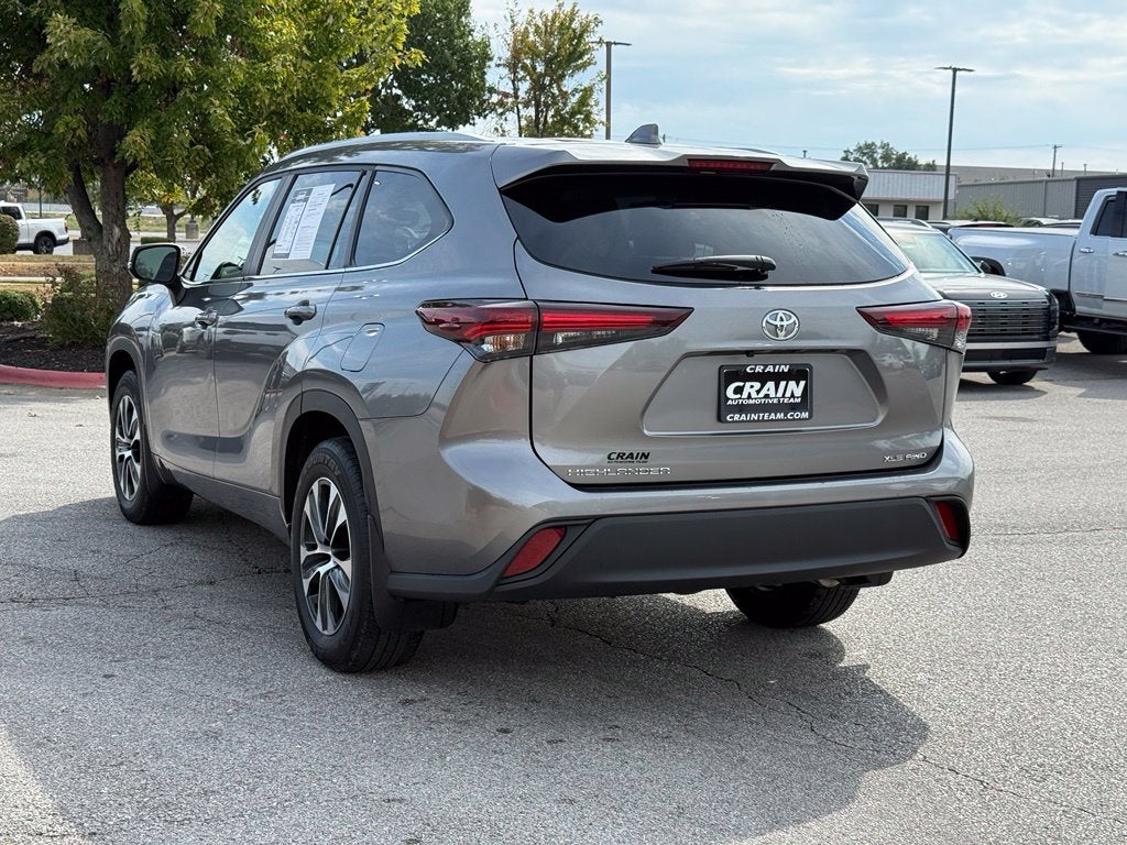 2025 Toyota Highlander XLE - AWD / SUNROOF / CLEAN CARFAX