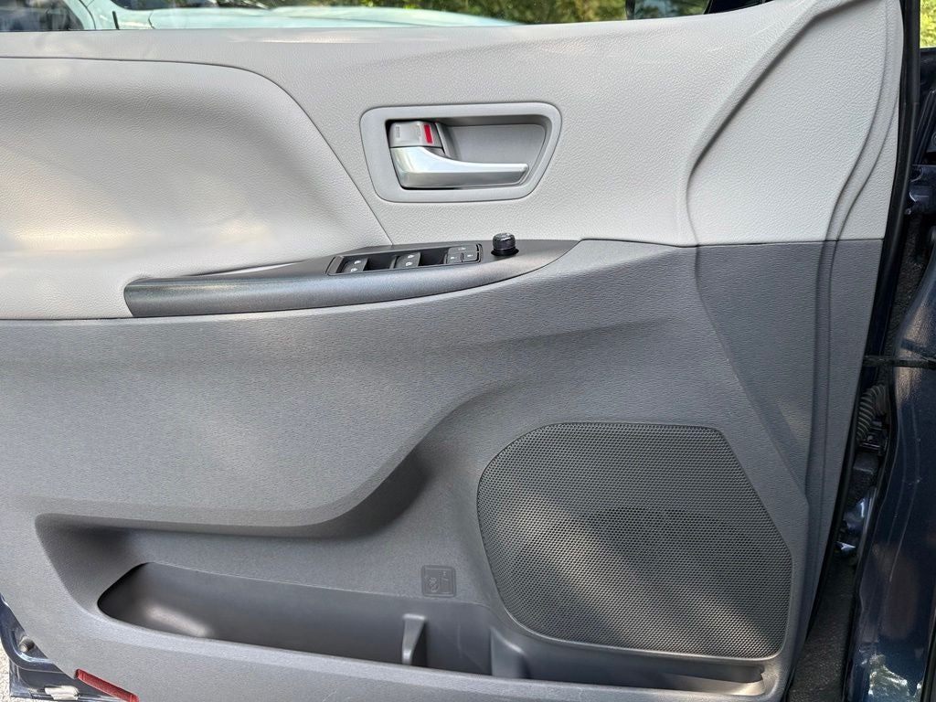 2018 Toyota Sienna LE 8 Passenger