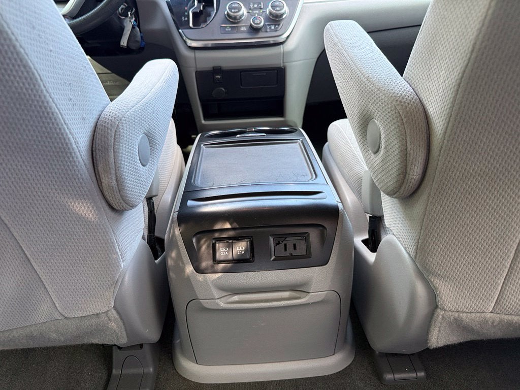 2018 Toyota Sienna LE 8 Passenger