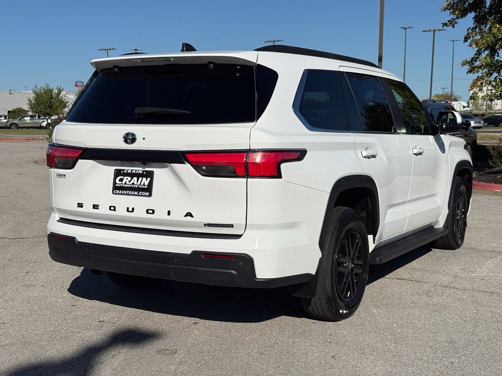2025 Toyota Sequoia SR5 - Photo 7