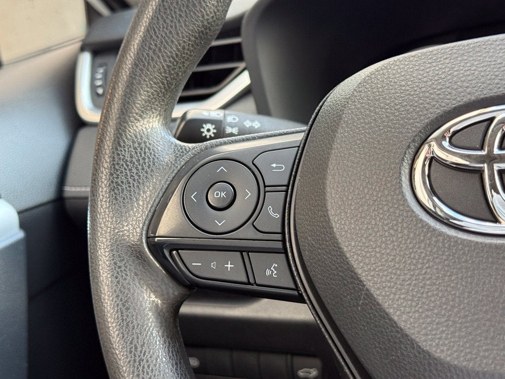 2022 Toyota RAV4 XLE - Photo 16